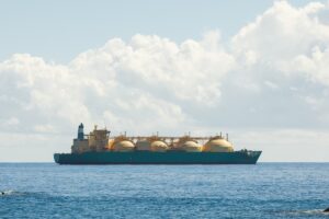 Катар та ОАЕ таємно вивозять газ через Ормузьку протоку – ЗМІ