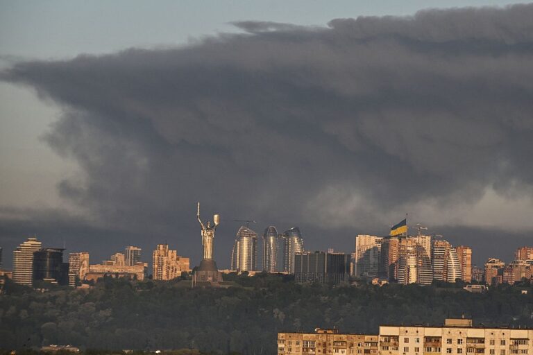 Москва готує нову атаку і закликає покинути Київ