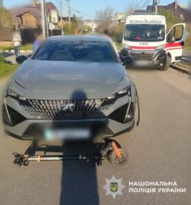 На Київщині водій збив двох дітей на самокаті