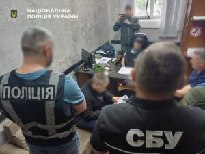 На Львівщині викрили схему вимагання, яку координували з колонії