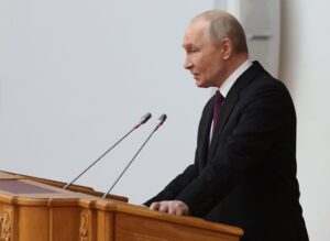 “На тлі зниження”: в Росії перестали публікувати рейтинг Путіна