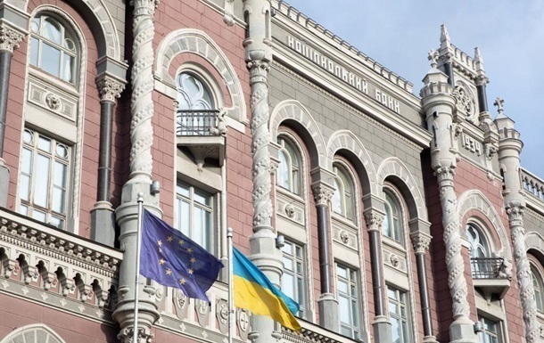 Нацбанк підвищив офіційні курси долара і євро
