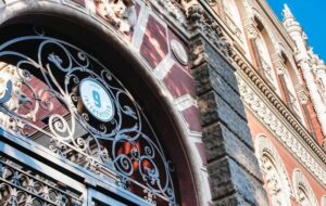 Нацбанк утретє поспіль зменшив продаж доларів
