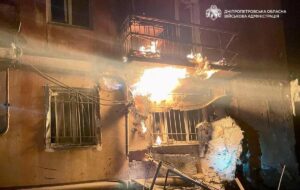РФ атакувала Дніпро: зайнялася 5-поверхівка