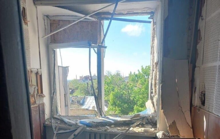 Росія зранку атакує Херсон, є жертви