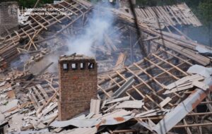 Росіяни повторно вдарили по Запоріжжю, є жертви