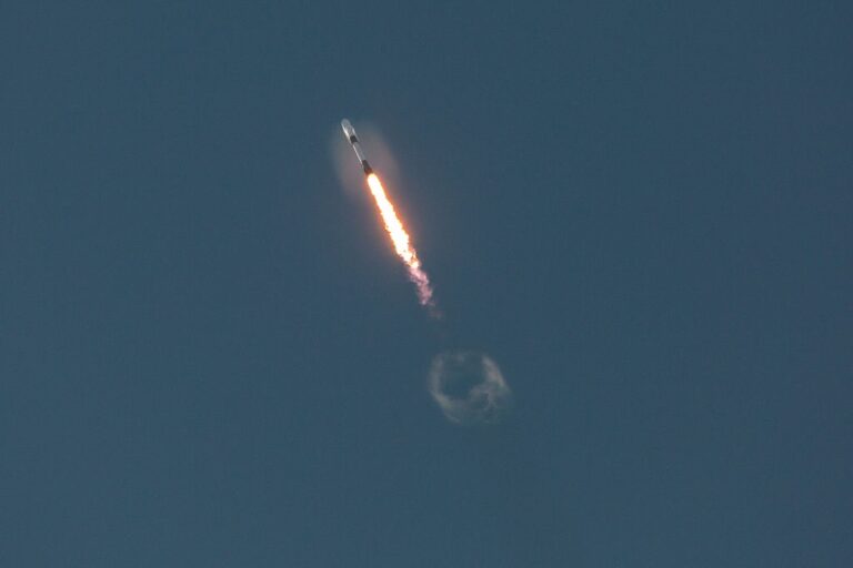 SpaceX запустила новий супутник-шпигун