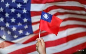 Тайвань перестає бути козирем США: чому це тривожить Україну