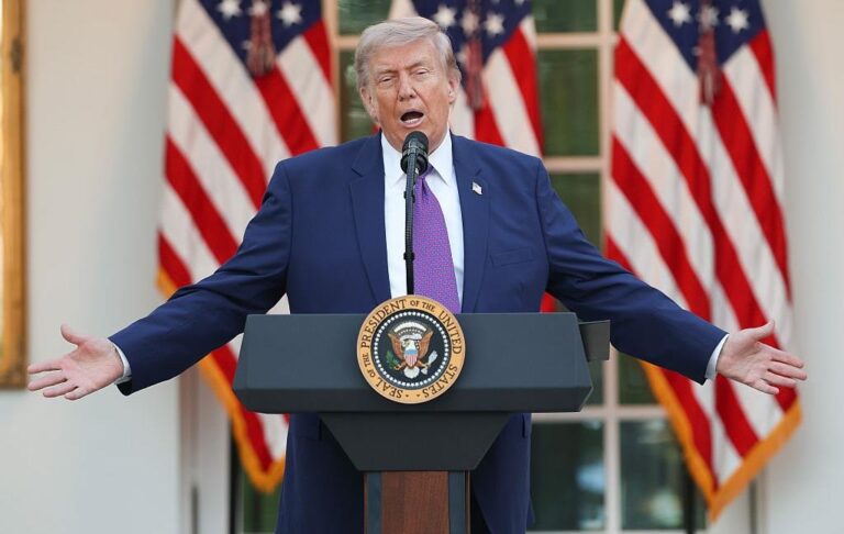 Трамп погрожує Ірану “дуже важкими часами”