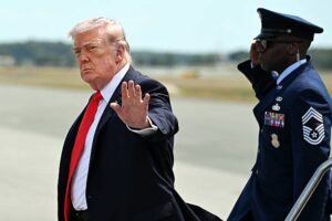 Трамп пообіцяв виведення застряглих в Ормузі суден