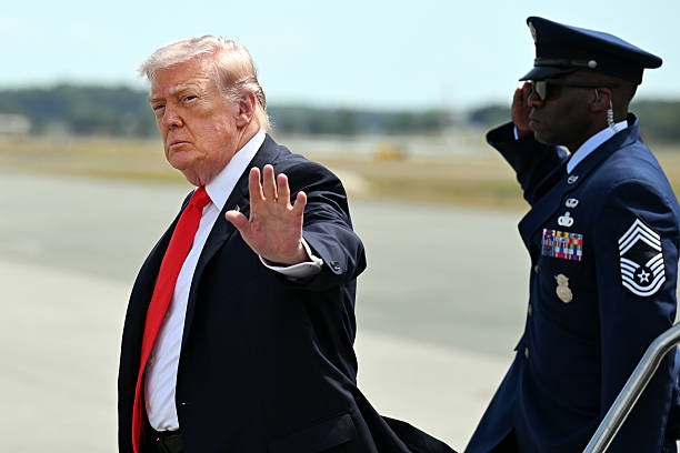 Трамп пообіцяв виведення застряглих в Ормузі суден