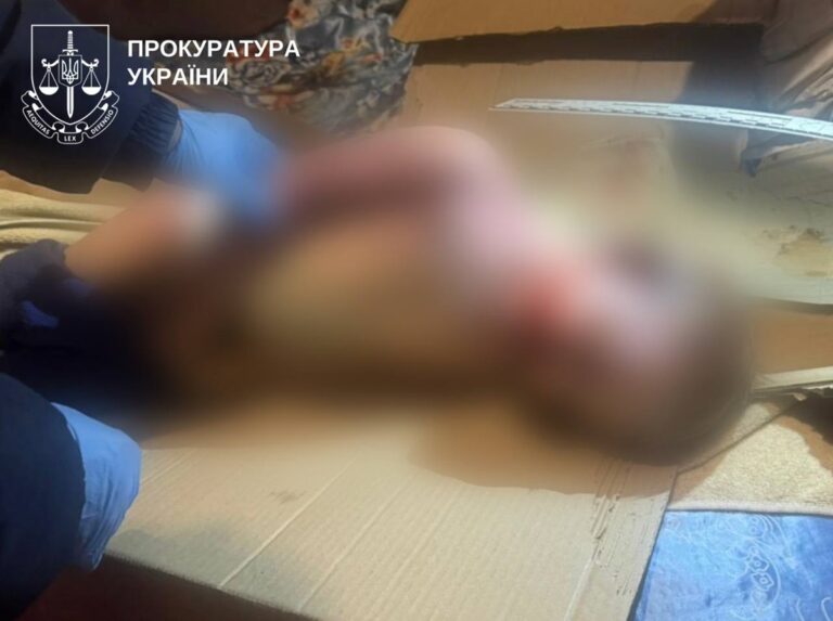 У Броварах жінка сховала тіло померлого сина в коробку у шафі