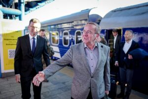 У Київ прибув з візитом міністр оборони Німеччини