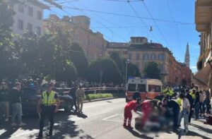 В Італії водій в&rsquo;їхав у натовп і напав на людей з ножем