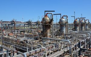 В РФ після атаки дронів загорівся газопереробний завод