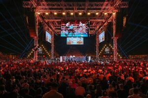 Відео найкращих моментів боїв Усика і Лапіна на Glory in Giza