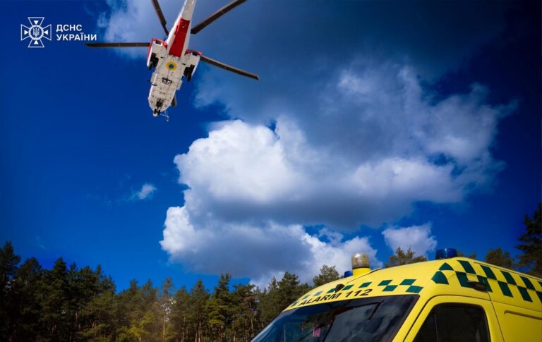 Вперше за час війни: авіацію ДСНС підняли у небо для порятунку немовля