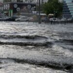 Вулиці опинилися під водою: Київ накрила злива