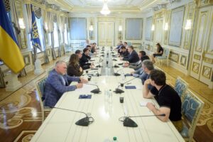 Зеленський зустрівся із представниками фракції Слуга народу