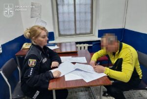 Жителя Вінниччини підозрюють у зґвалтуванні неповнолітньої доньки