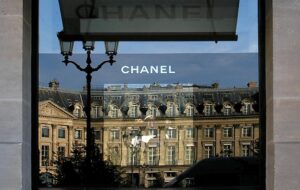 CHANEL представив M&eacute;tiers d&rsquo;Art 2026: сумки у формі фруктів і тварин