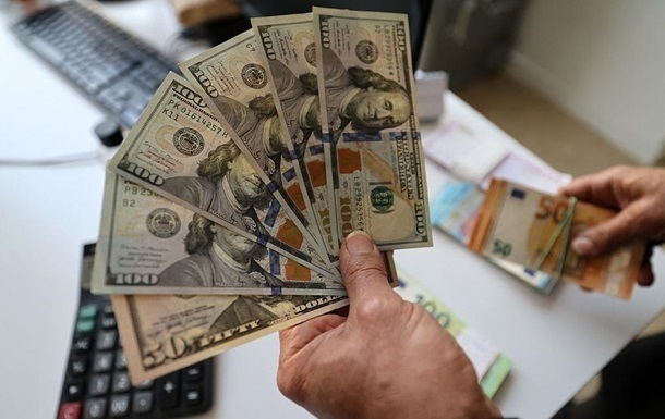 Гривня зміцніла на тлі рекордних інтервенцій НБУ