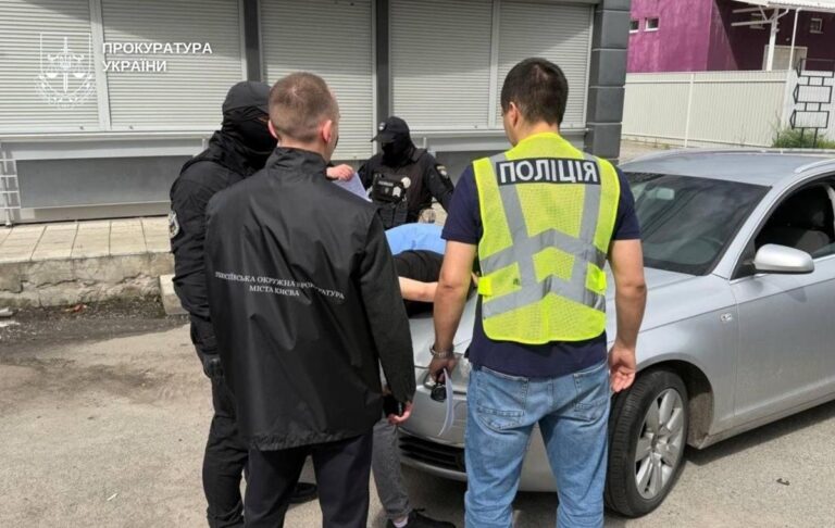 Гуманітарні авто продавали в Києві через TikTok