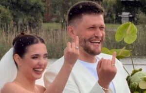 Гуморист із Левів на джипі одружився