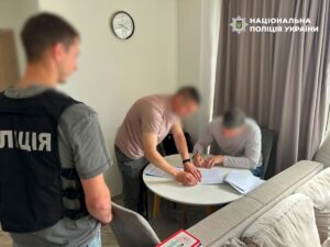 Карандєєв відреагував на закиди у сприянні виїзду за кордон
