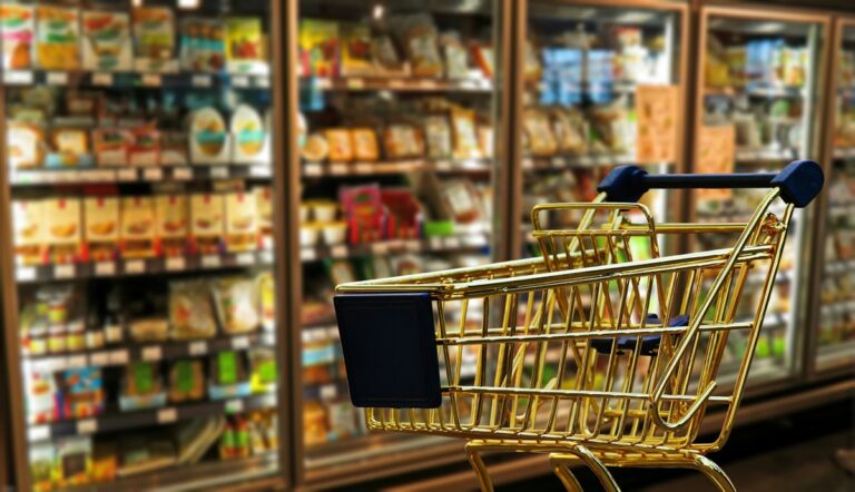 Криза в Криму: у Севастополі почали обмежувати продаж продуктів