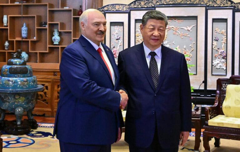 Лукашенко зустрівся із Сі Цзіньпіном в Пекіні