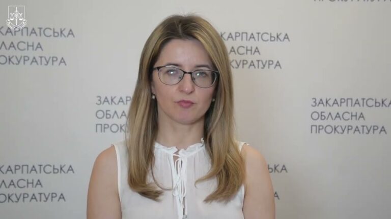Багатодітна матір знімала порно з малолітньою дочкою: жінку взято під варту