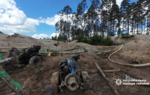 На Рівненщині викрили масштабний нелегальний видобуток бурштину