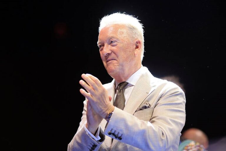 Промоутер пояснив, що заважає офіційно оголосити бій Ф&rsquo;юрі та Джошуа