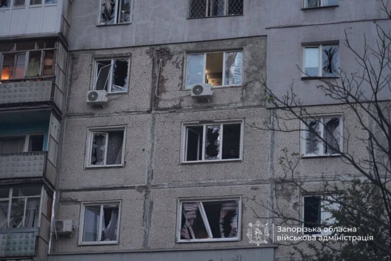 РФ атакувала багатоповерхівку у Запоріжжі: 10 поранених