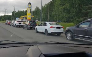 Росіяни почали помирати в чергах за бензином