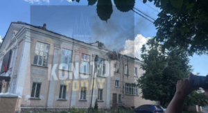 Росіяни вдарили по кінотеатру в Конотопі, четверо поранених