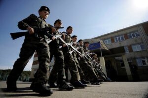 Російським школярам пропонують підробіток у військкоматах – ЗМІ