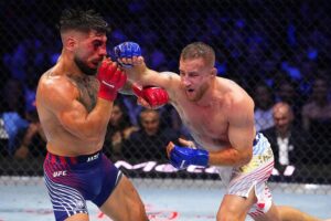 Став відомий новий чемпіон UFC у легкій вазі