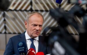 Туск відреагував на позбавлення Зеленського Ордена Білого Орла