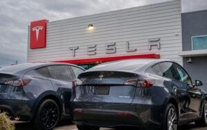 У Китаї судять Tesla за “несправжній” автопілот