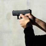 У Києві чоловік відкрив вогонь у житловому дворі