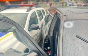 У Києві п&rsquo;яний водій тікав від поліції та розбив три службові авто