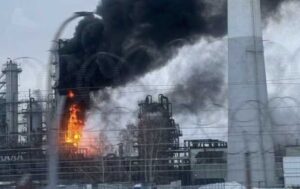 Виробництво автобензину в РФ у червні впало на 25% – ЗМІ