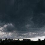 Вулиці Києва затопило після потужної зливи