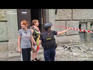 Росіяни вдарили по центру Одеси, є постраждалі