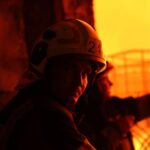 Атака РФ на Київ: у центрі загорівся готель