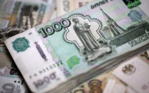 Банки “дружніх” Росії країн стали обмежувати внесення рублів на рахунки