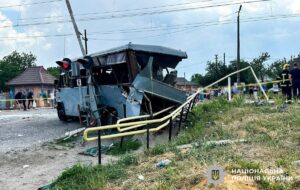 Біля Рівного поїзд врізався у маршрутку, є жертви