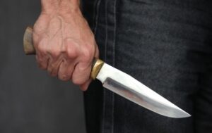“Діяв за наказом Аллаха”: у Парижі затримали нападника з ножем